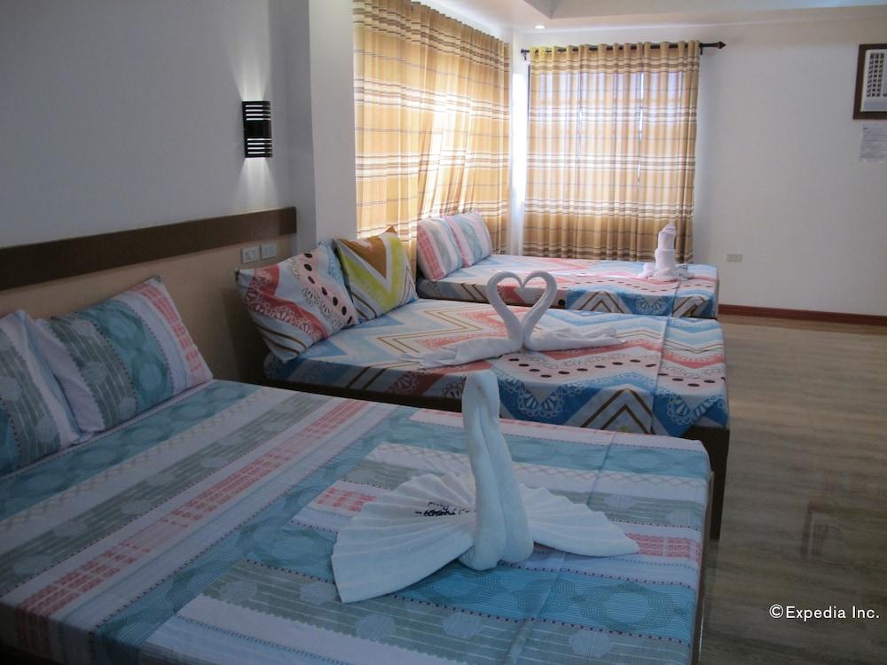 Sea Jewel Beach Resort Puerto Galera Exterior photo