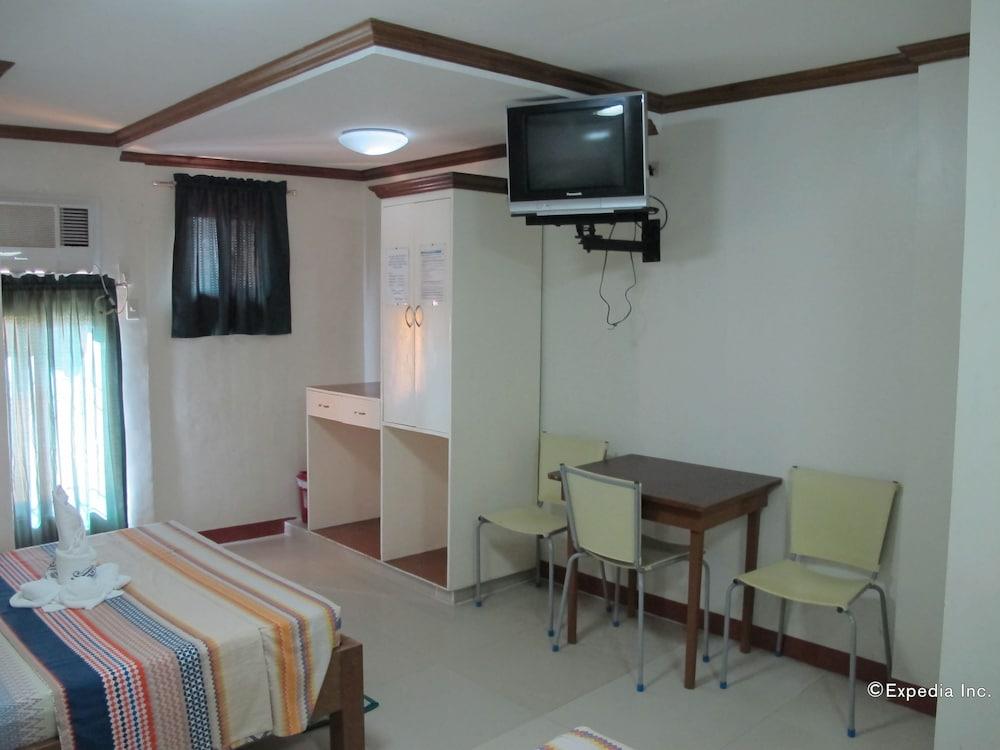 Sea Jewel Beach Resort Puerto Galera Exterior photo
