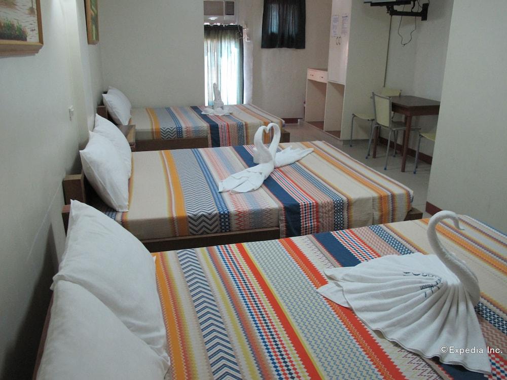 Sea Jewel Beach Resort Puerto Galera Exterior photo