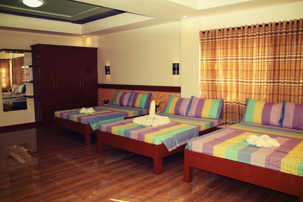 Sea Jewel Beach Resort Puerto Galera Exterior photo